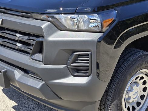 Used 2024 Chevrolet Colorado W/T RWD image 9