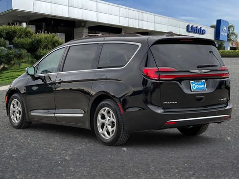 Used 2023 Chrysler Pacifica Limited image 7