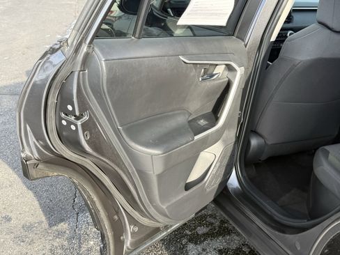 Used 2022 Toyota RAV4 XLE image 19