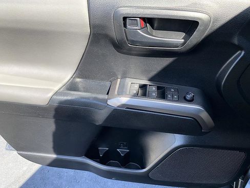 Certified 2021 Toyota Tacoma SR5 image 9