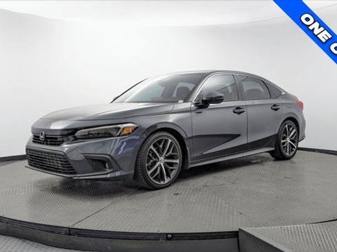 Used 2024 Honda Civic Touring image 2