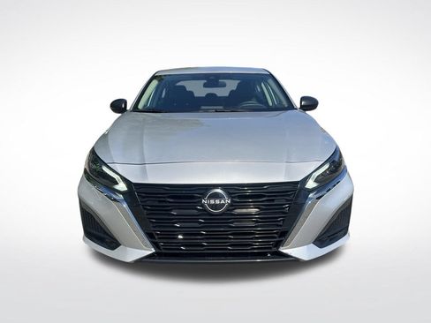 Used 2025 Nissan Altima 2.5 SV FWD image 8