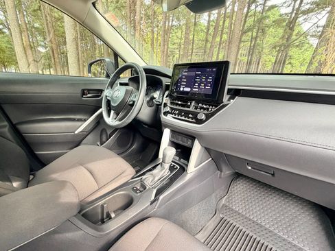 Used 2024 Toyota Corolla Cross LE FWD image 17