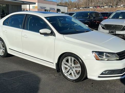 Used 2017 Volkswagen Jetta SEL image 4