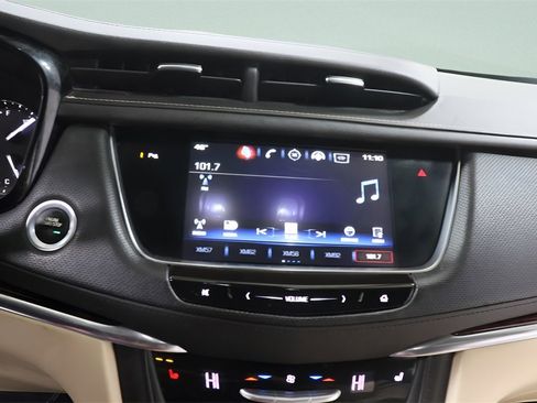 Used 2018 Cadillac XT5 Luxury image 11
