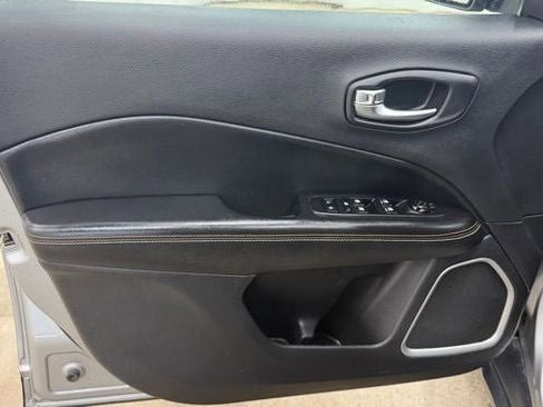 Used 2019 Jeep Compass Latitude w/ Cold Weather Group FWD image 14