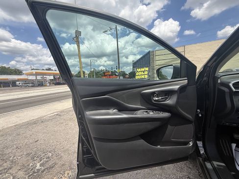 Used 2017 Nissan Murano SV FWD image 11