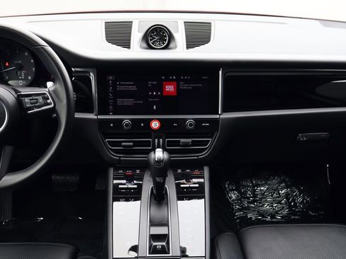 Certified 2025 Porsche Macan image 20