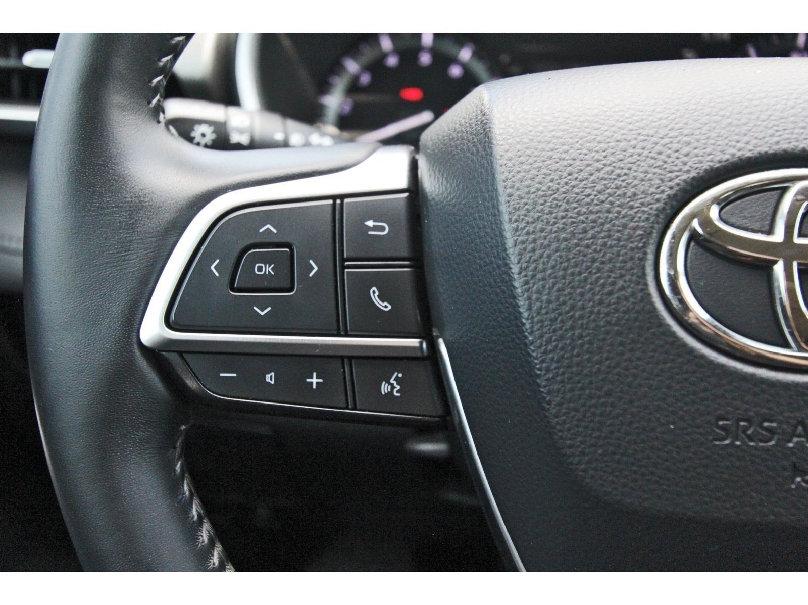 Used 2020 Toyota Highlander XLE AWD/4WD image 19