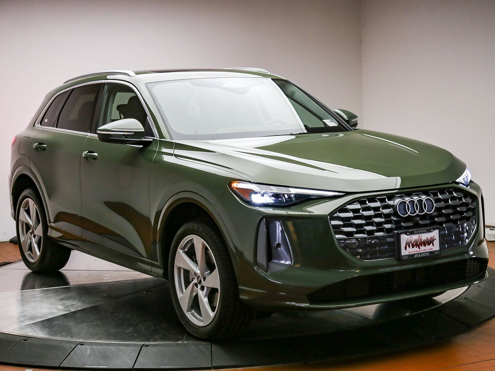 Certified 2025 Audi Q5 Premium Plus AWD/4WD image 3