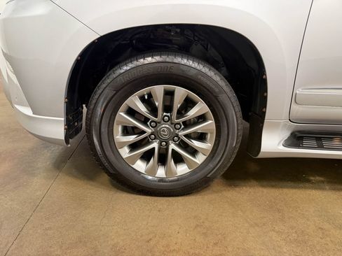 Used 2017 Lexus GX 460 Luxury AWD/4WD image 89