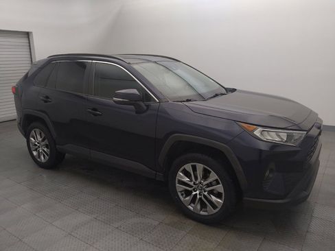 Used 2019 Toyota RAV4 XLE Premium image 11