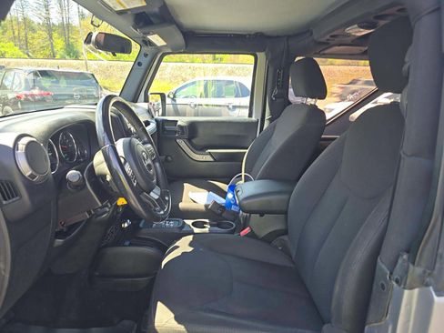 Used 2015 Jeep Wrangler Sport AWD/4WD image 3