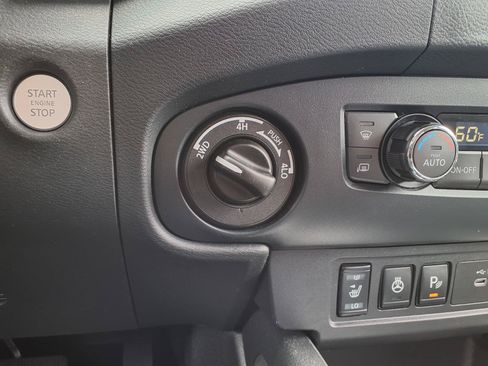 Used 2022 Nissan Frontier SV AWD/4WD image 17