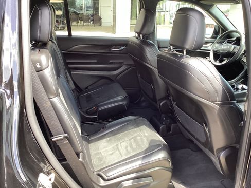 Used 2025 Jeep Grand Cherokee L Laredo RWD image 11