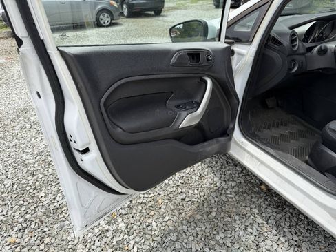 Used 2012 Ford Fiesta SE w/ Super Fuel Economy Pkg FWD image 11