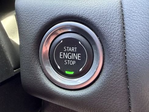 Used 2024 GMC Yukon XL SLT AWD/4WD image 28