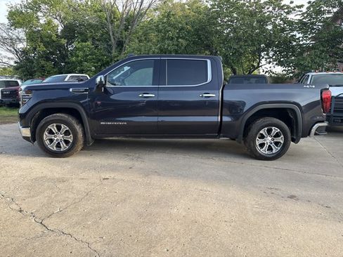 Used 2022 GMC Sierra 1500 SLT w/ SLT Convenience Package AWD/4WD image 3