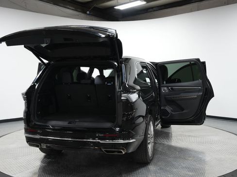 Used 2025 Buick Enclave Avenir w/ Super Cruise Package image 12