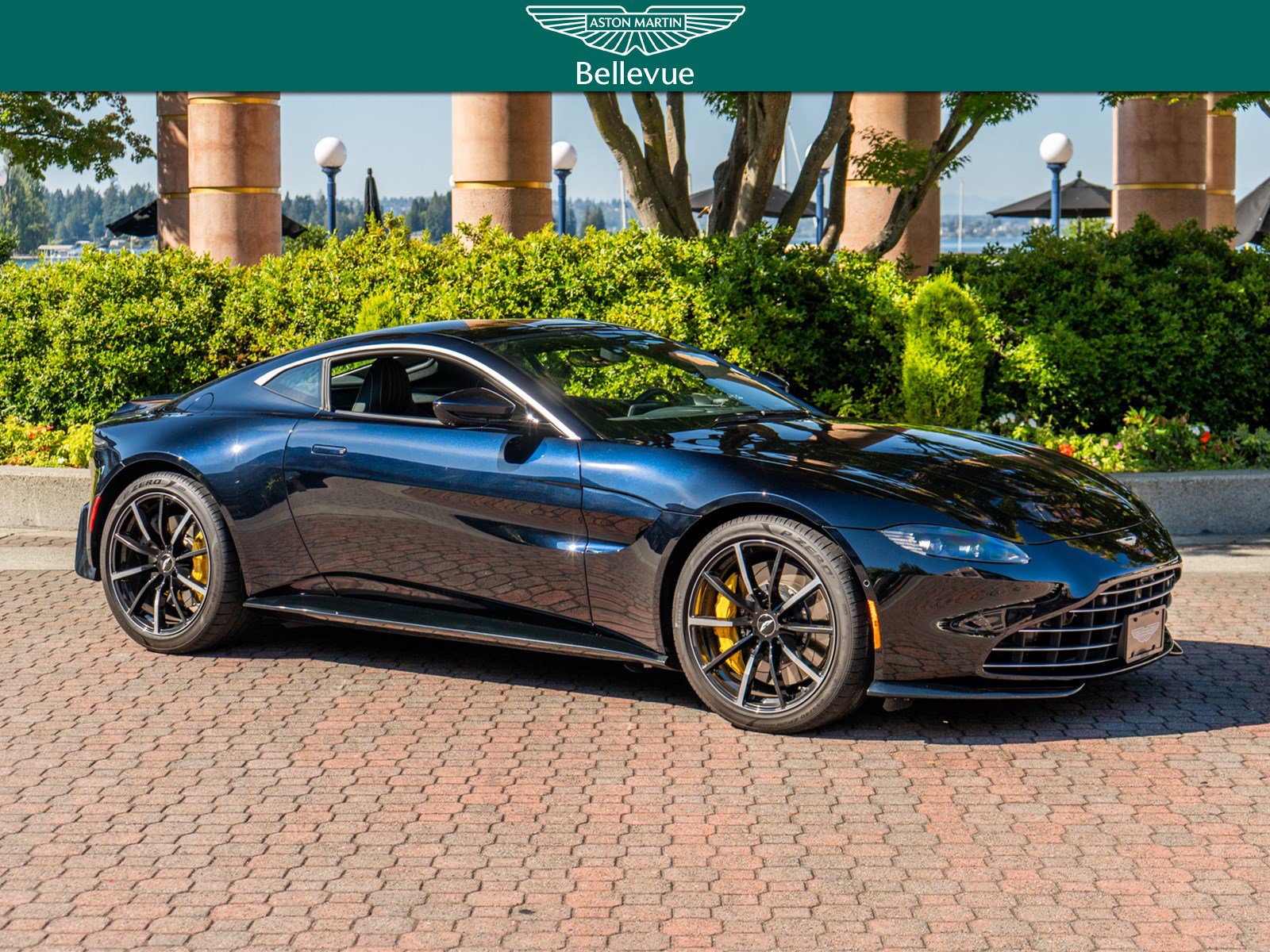 Used 2023 Aston Martin V8 Vantage Coupe RWD image 1