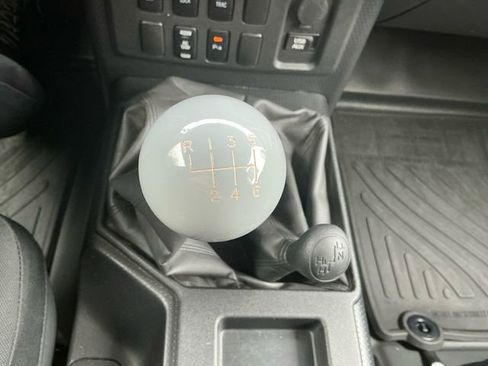 Used 2014 Toyota FJ Cruiser 4WD image 19