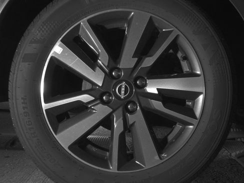 Used 2025 Nissan Versa SV image 15