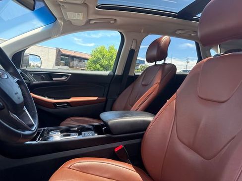 Used 2019 Ford Edge Titanium w/ Equipment Group 301A AWD/4WD image 30