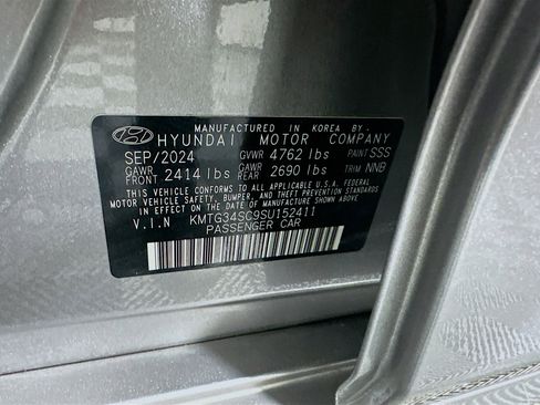 Used 2025 Genesis G70 2.5T image 12