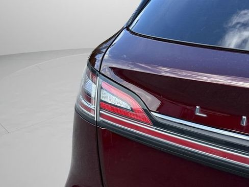 Certified 2022 Lincoln Nautilus Reserve w/ Equipment Group 202A image 18