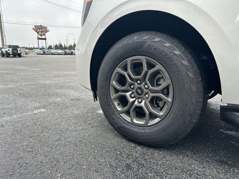 New 2025 Ford Expedition Active image 28