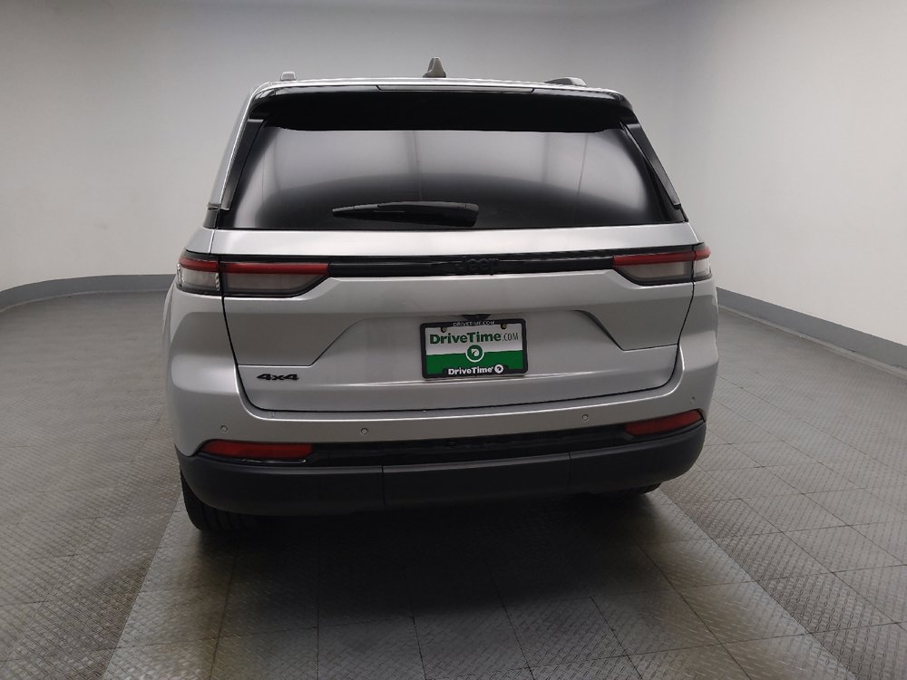 Used 2023 Jeep Grand Cherokee Altitude AWD/4WD image 6