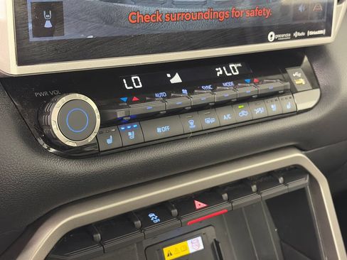 Used 2024 Toyota Tundra Limited AWD/4WD image 21