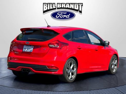 Used 2017 Ford Focus ST FWD image 3