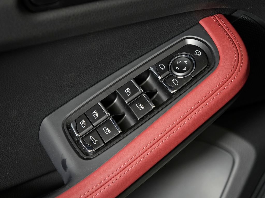 Used 2026 Porsche Macan S AWD/4WD image 16