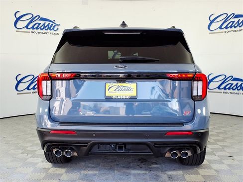 Used 2025 Ford Explorer ST image 4