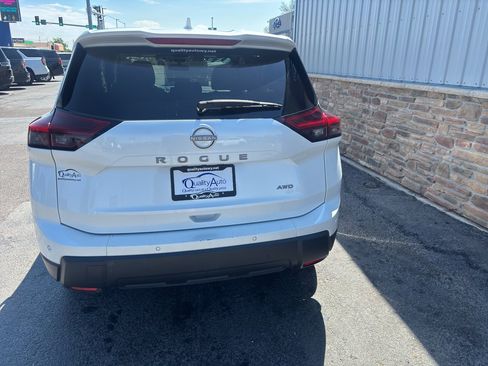 Used 2025 Nissan Rogue SV AWD/4WD image 7