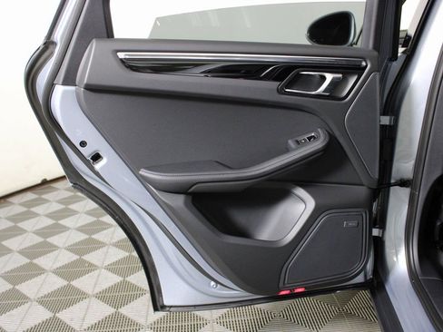 Certified 2026 Porsche Macan image 32