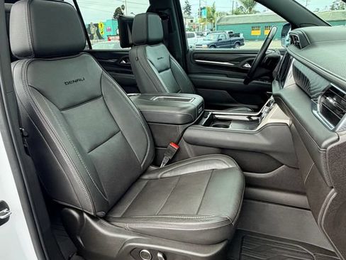 Used 2021 GMC Yukon XL Denali w/ Denali Premium Package AWD/4WD image 30