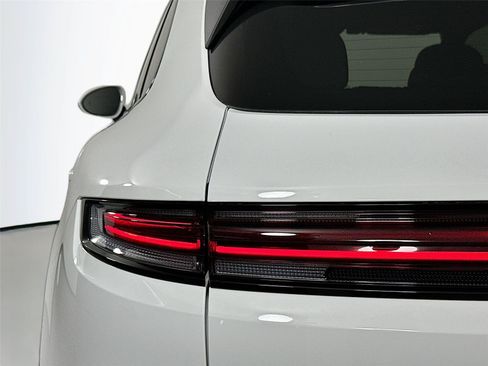 Certified 2026 Porsche Cayenne Coupe AWD/4WD image 16