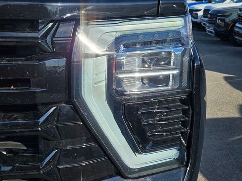 Used 2024 Chevrolet Silverado 2500 ZR2 w/ Technology Package AWD/4WD image 10