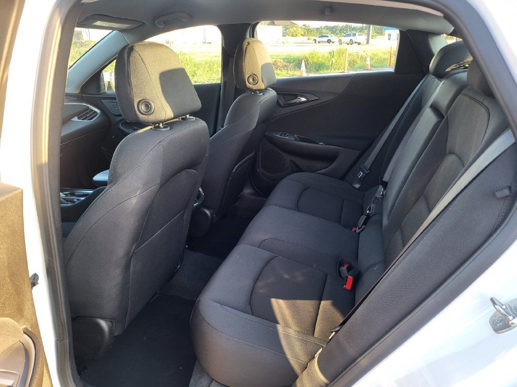 Used 2025 Chevrolet Malibu LT FWD image 11