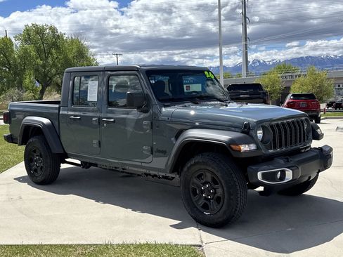 Used 2026 Jeep Gladiator Sport image 7