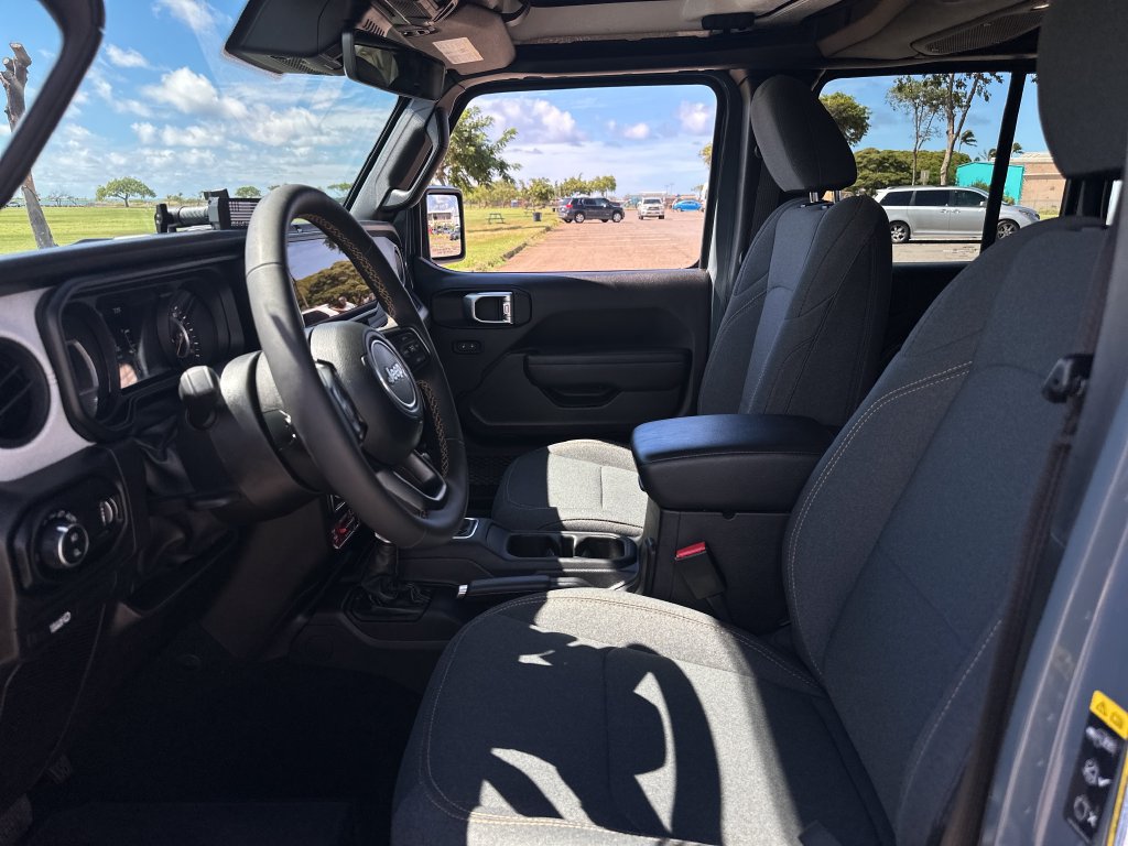 Used 2024 Jeep Gladiator Sport AWD/4WD image 13