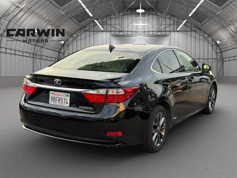 Used 2015 Lexus ES 300h w/ Navigation System Package FWD image 4