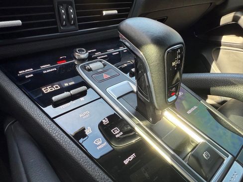 Used 2019 Porsche Cayenne image 42