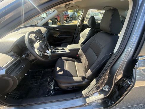 Used 2025 Nissan Altima 2.5 SV image 24