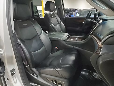 Used 2017 Cadillac Escalade Premium Luxury AWD/4WD image 13