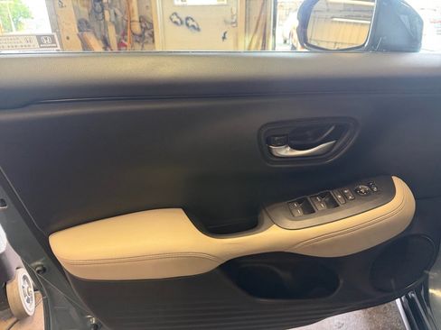 Used 2024 Honda HR-V LX image 36