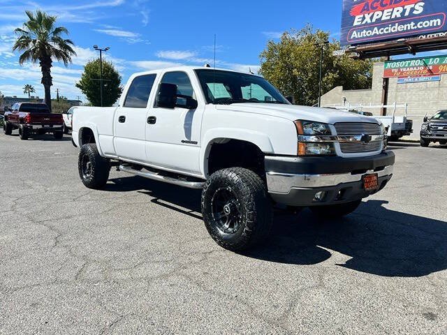 Used 2004 Chevrolet Silverado 2500 LT w/ Skid Plate Package AWD/4WD image 2