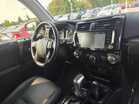 Used 2023 Toyota 4Runner TRD Off-Road Premium w/ Moonroof Package AWD/4WD image 10